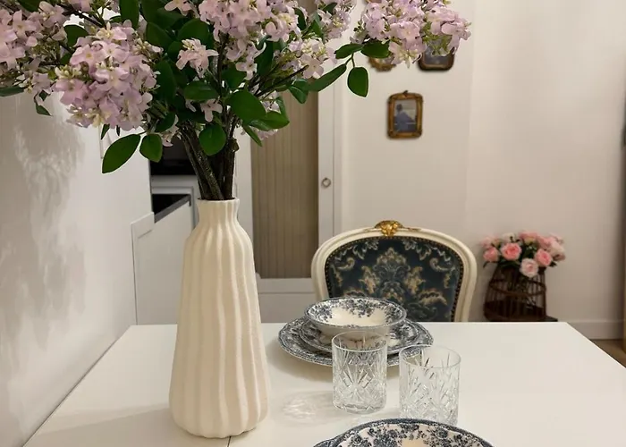 Elegant Parisian Flat Near Eiffel Tower