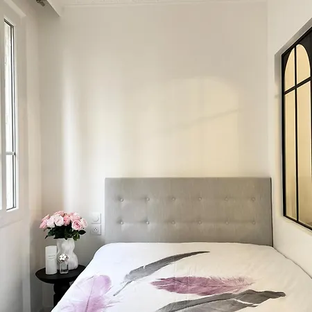 Elegant Parisian Flat Near Eiffel Tower