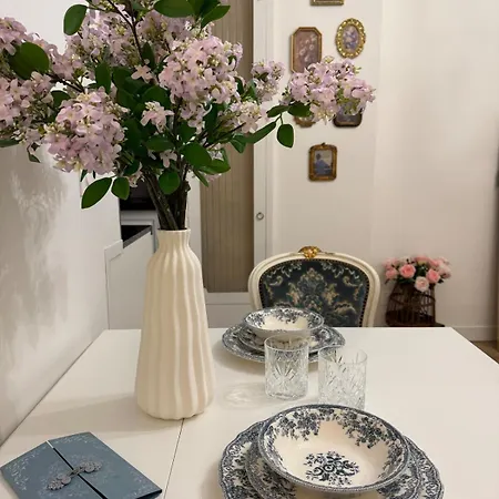 Elegant Parisian Flat Near Eiffel Tower
