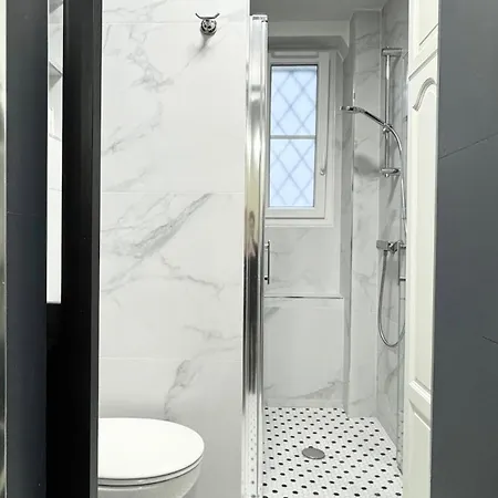Elegant Parisian Flat Near Eiffel Tower *