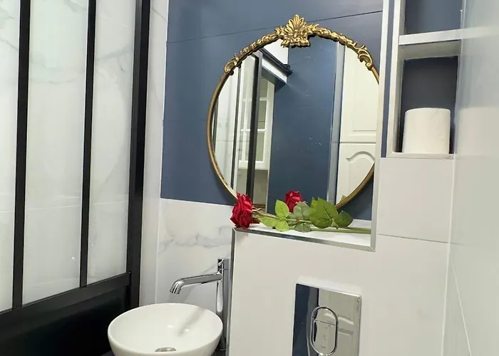 Elegant Parisian Flat Near Eiffel Tower Apartment