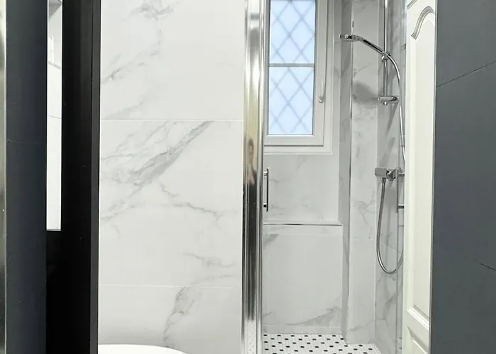 Elegant Parisian Flat Near Eiffel Tower *